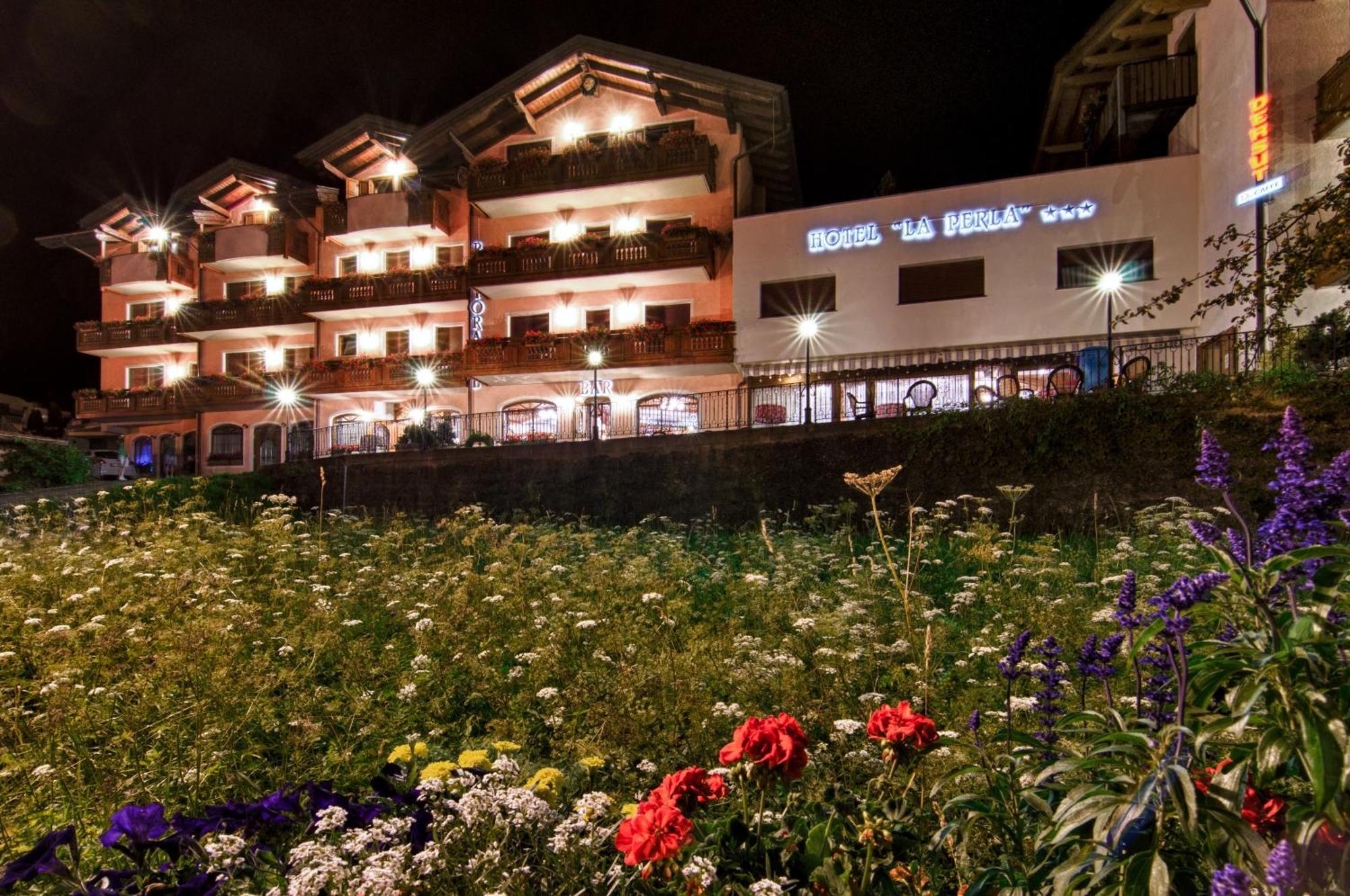 Family Hotel La Perla Fiera Di Primiero Exteriér fotografie