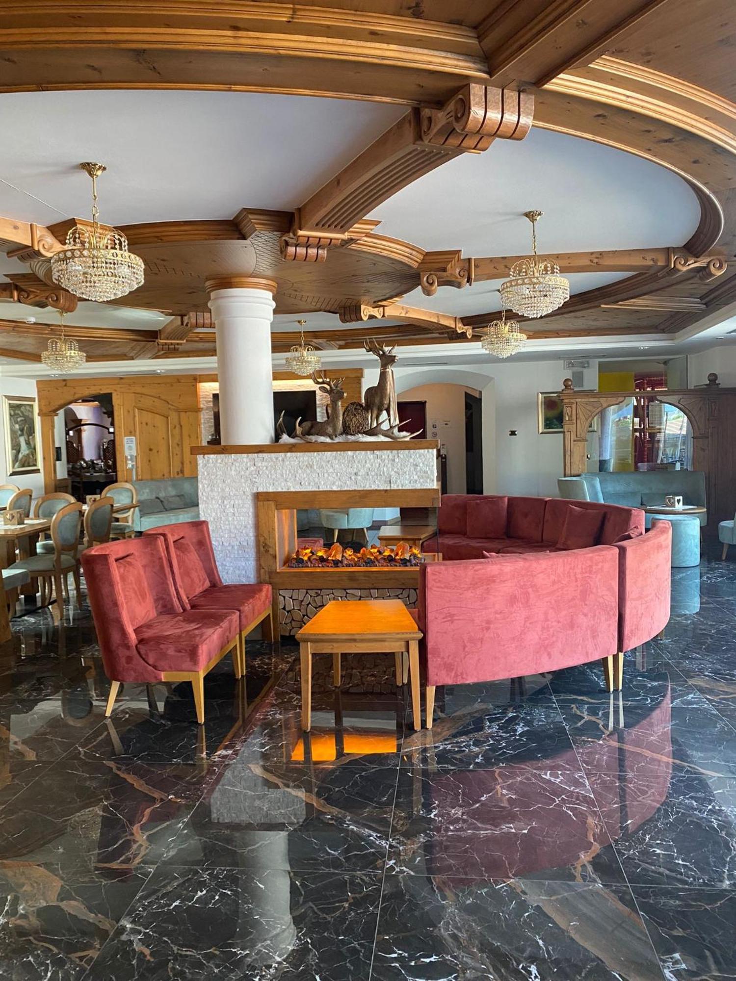 Family Hotel La Perla Fiera Di Primiero Exteriér fotografie
