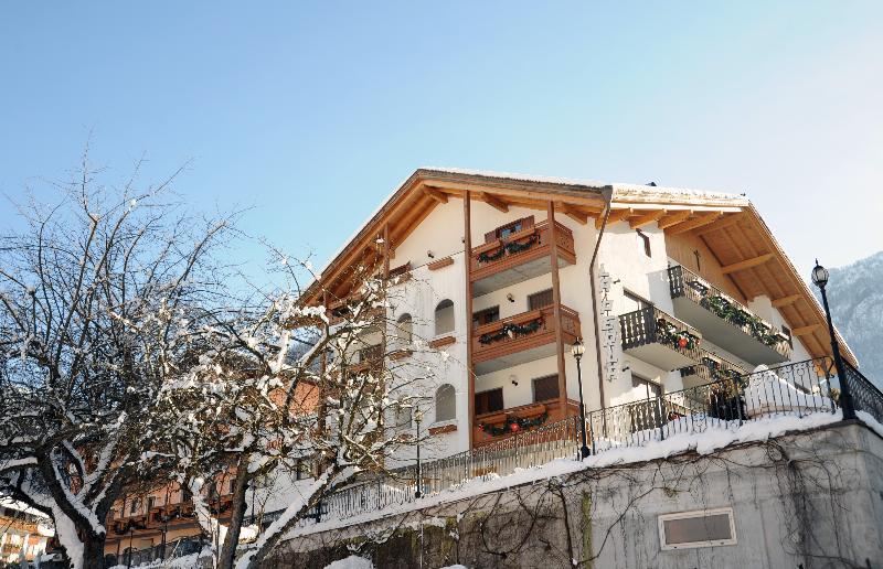Family Hotel La Perla Fiera Di Primiero Exteriér fotografie